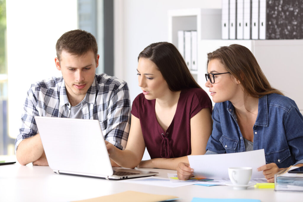 Parents-and-Mentee-on-computer-1024x683-1